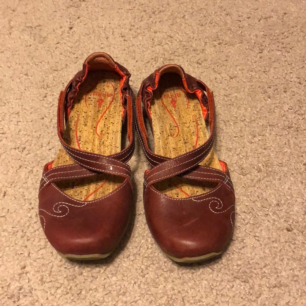 Ahnu velcro wide toe flats. New, Never worn.